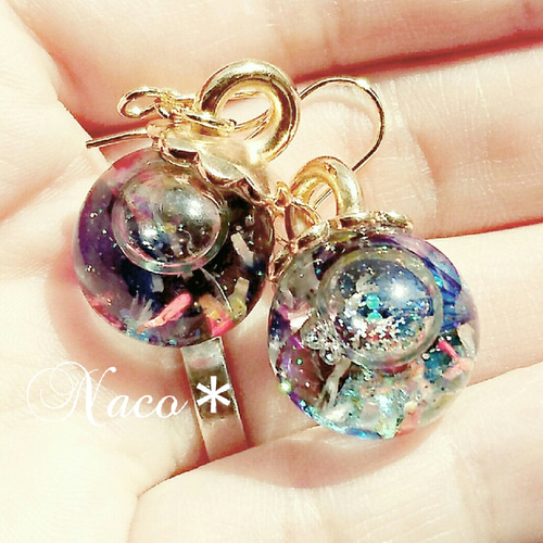 ピアス 黒 ハーバリウム ガラスドーム 水色 ビジュー 推し活