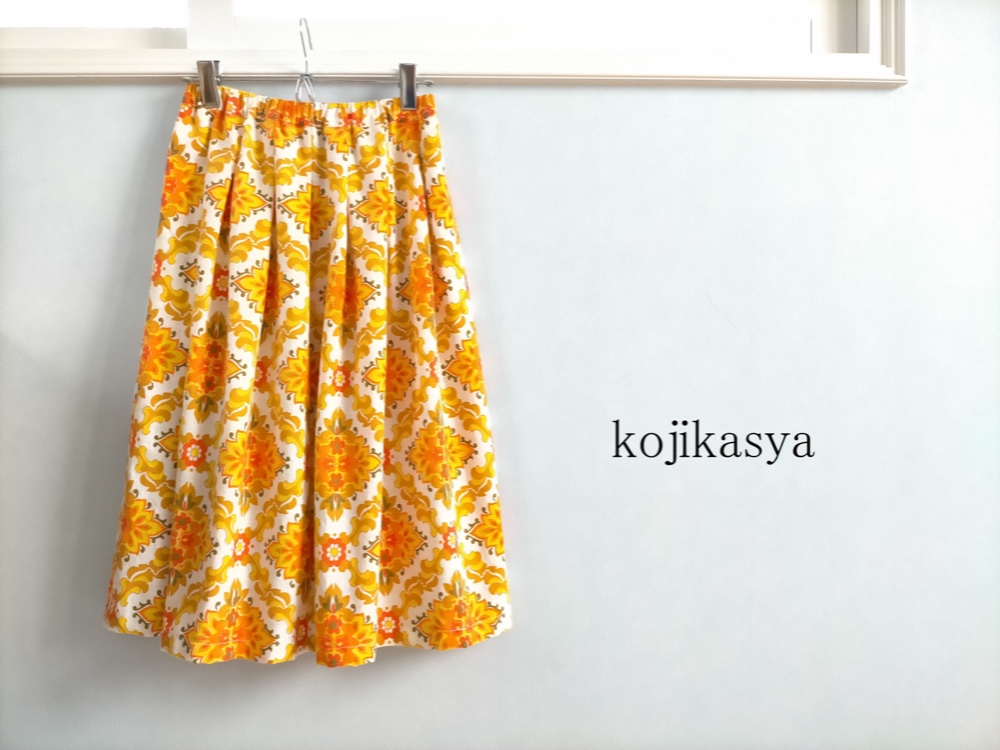 【春もの★超早割】ドイツヴィンテージ生地  イエロー×オレンジ レトロ柄スカート Sサイズ