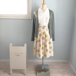 ドイツヴィンテージ生地  格子×花柄 白いレトロスカート Sサイズ 3枚目の画像