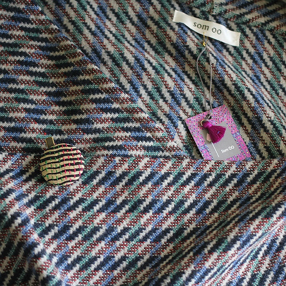 選べる刺繍ブローチ付きウールストールポンチョ【ウールドビー】 9枚目の画像