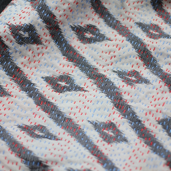 再販★カンタ刺繍シルクとアルパカウールのねじりロングスヌード【モノトーン】 8枚目の画像