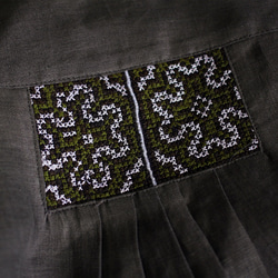 モン族刺繍パッチのリネンチュニック【ブラウン】 8枚目の画像