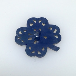 アメリカンビンテージ　ブルーグレー　透かし　クローバー　プラスチックボタン（１個）２１㎜『Twistツイスト 3枚目の画像