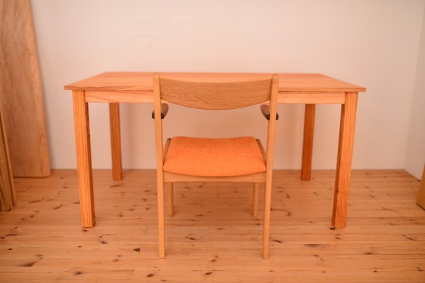 国産センダン無垢材 ほんのりと赤みのあるダイニングテーブル ※サイズオーダー可！