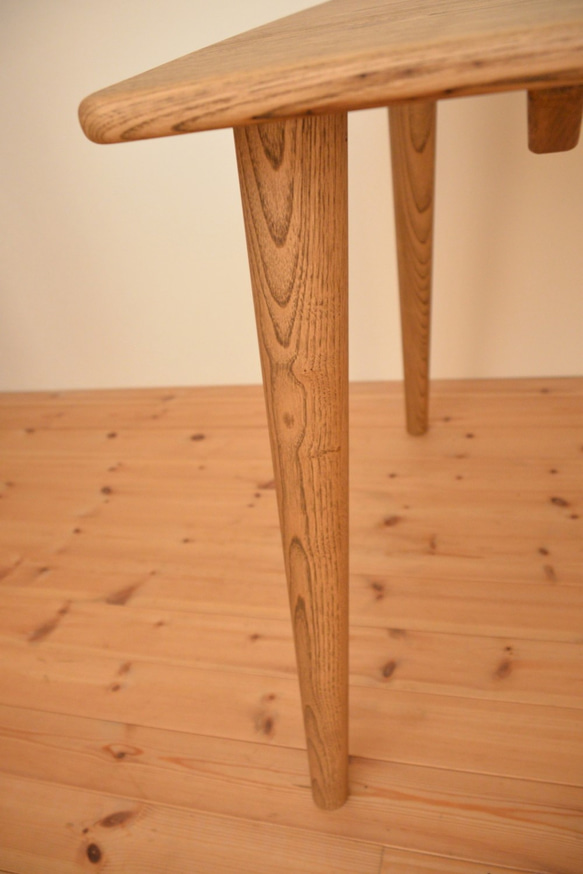 無垢クリ（栗の木）樽型の優しい形のダイニングテーブル・アンティーク仕上げ 4枚目の画像
