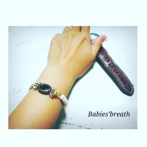 sold out  ドイツビーズとビーズバーのアシンメトリーブレスレット　Babies’breath 5枚目の画像