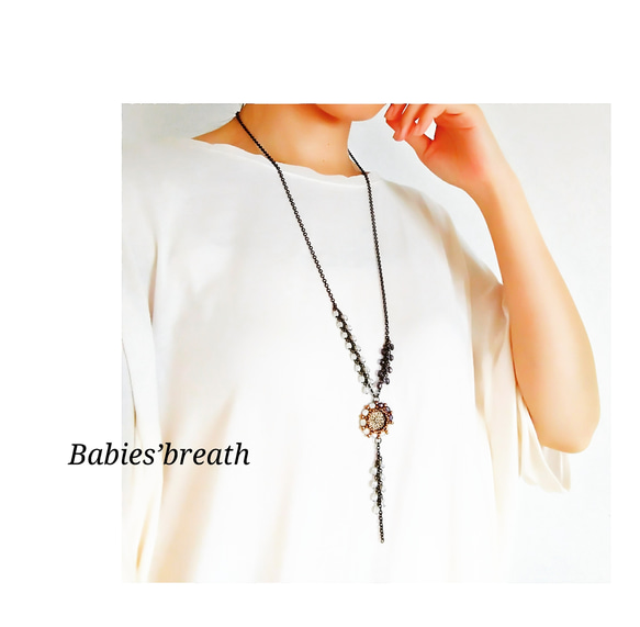 sold out  ビーズパーツのバイカラーネックレス　Babies’breath 1枚目の画像