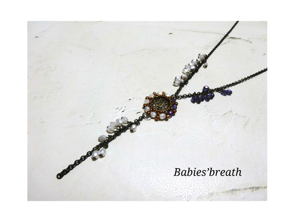 sold out  ビーズパーツのバイカラーネックレス　Babies’breath 3枚目の画像