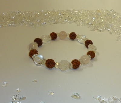 梵字（キリーク）刻印本水晶とルドラクシャ（菩提樹）&蓮の花本水晶チャクラ浄化促進のブレスレット