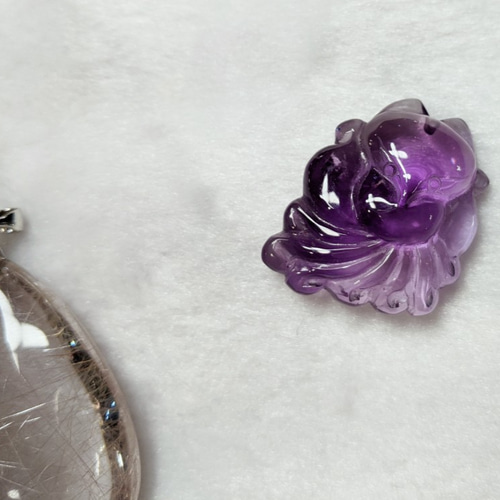 ナチュラルスーパービューティフルアメジスト九尾の狐ペンダント