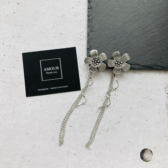 antique silver flower pierce earring 1枚目の画像