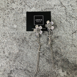 antique silver flower pierce earring 3枚目の画像