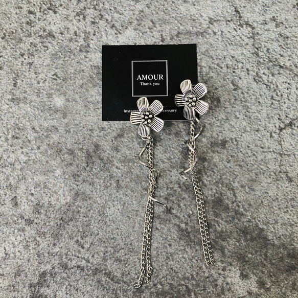 antique silver flower pierce earring 3枚目の画像