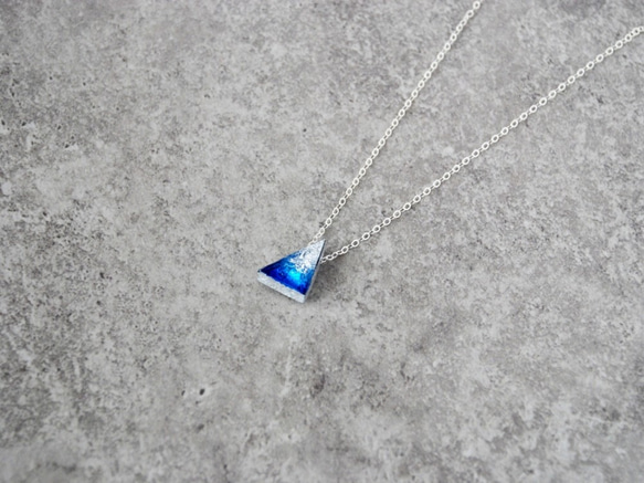 Silver925　青い結晶　小さなサンカクペンダント 4枚目の画像