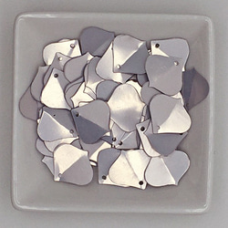 スパンコール「ラベンダーホワイト」リーフ型15ｍｍ 5g　SP38-LeLw  ビーズ刺繍　オートクチュール刺繍　 8枚目の画像