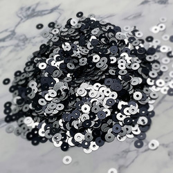 Spangle「黒＆シルバーDuo」4ｍｍ 5g　SP75-BS4 ビーズ刺繍　スパンコール　オートクチュール刺繍　 1枚目の画像