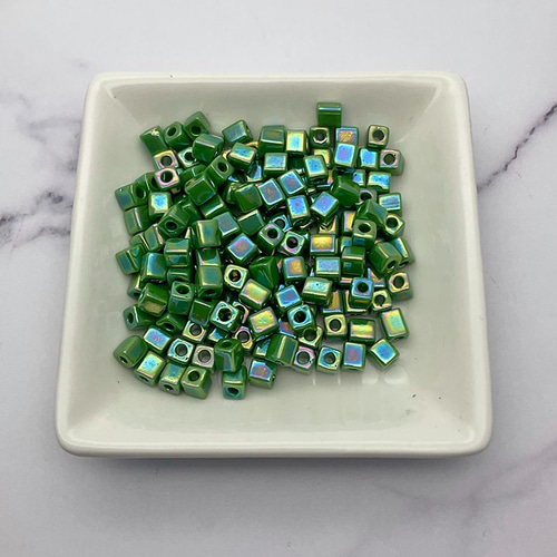 CUBEビーズ3.5mm 15g OpaqueオリーブAB CUBE16-Oliv 四角 ビーズ