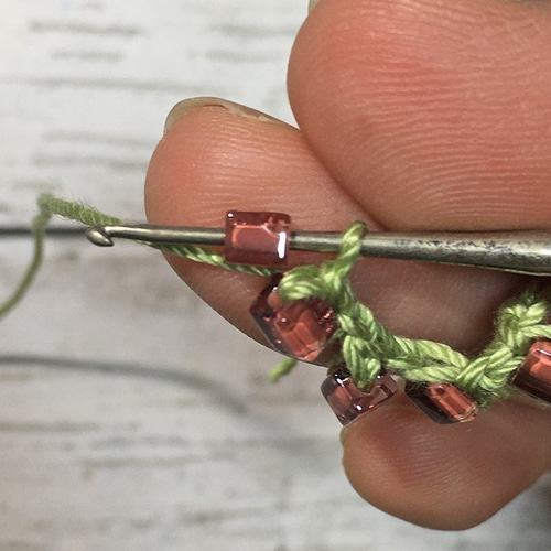 CUBEビーズ3.5mm 15g OpaqueオリーブAB CUBE16-Oliv 四角 ビーズ刺繍