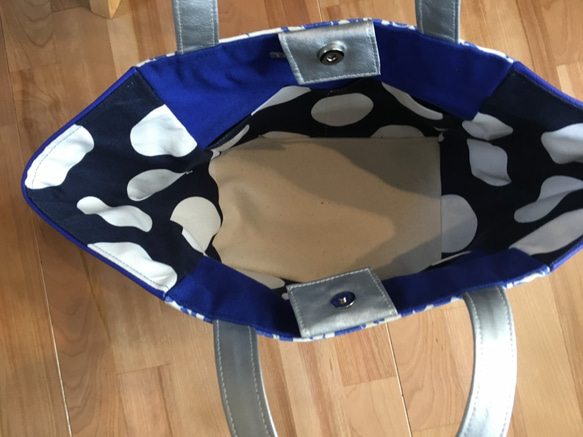 ブルー系：リバティプリントとロイヤルブルーのマルシェ風トートbag 5枚目の画像