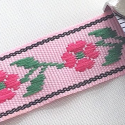 インド製リボンテープ 連結フラワー刺繍(ピンク) 幅1.5cm （長さ1.5m単位） 1枚目の画像