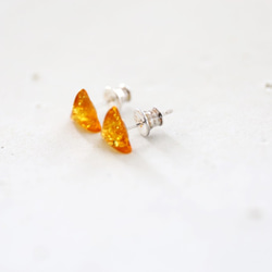 SILVER925 triangle amber pierce[kgf3561] 2枚目の画像