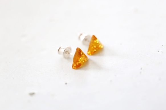 SILVER925 triangle amber pierce[kgf3561] 3枚目の画像