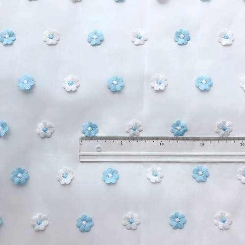 45R お花刺繍のプルオーバー 細やかなスパンコールが輝く花刺繍