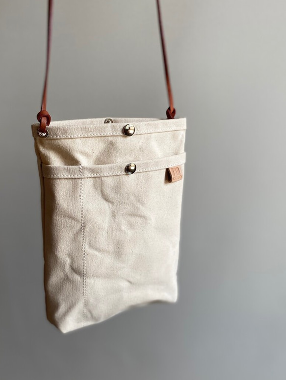 chevon サコッシュ白 ナイロンサコッシュ ホワイト | THE MOBSTAR JAPAN®️