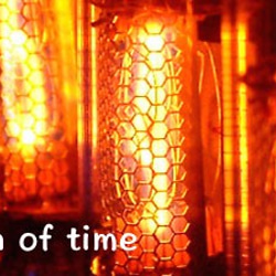 圓時 真空管時鐘 - 閃耀銀 [Makenology 製學] Loft 工業風 Nixie Tube Clock 第3張的照片