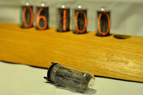 歲時 Jova 真空管時鐘 IN18 - 橡木 [Makenology 製學] Loft 工業風 Nixie Tube 第5張的照片