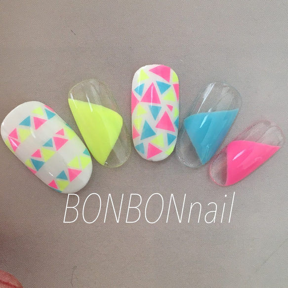 ♡蛍光三角ネイル♡ ネイルチップ（つけ爪） BONBONnail 通販