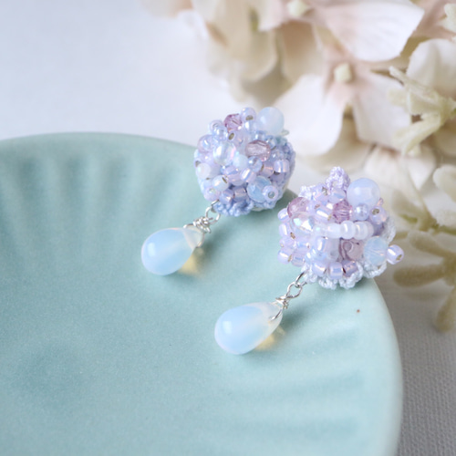 手編みレースとチェコビーズのしずくピアス(紫陽花) イヤリング 