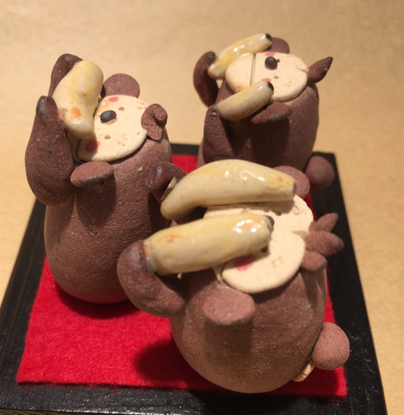 見ざる聞かざる言わざる　陶器　置物　サル　猿　申　縁起物　バナナ 3枚目の画像