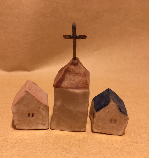 【小さな家シリーズ①】教会と小さな家　陶器　ミニチュア　教会　クリスマス　森 3枚目の画像