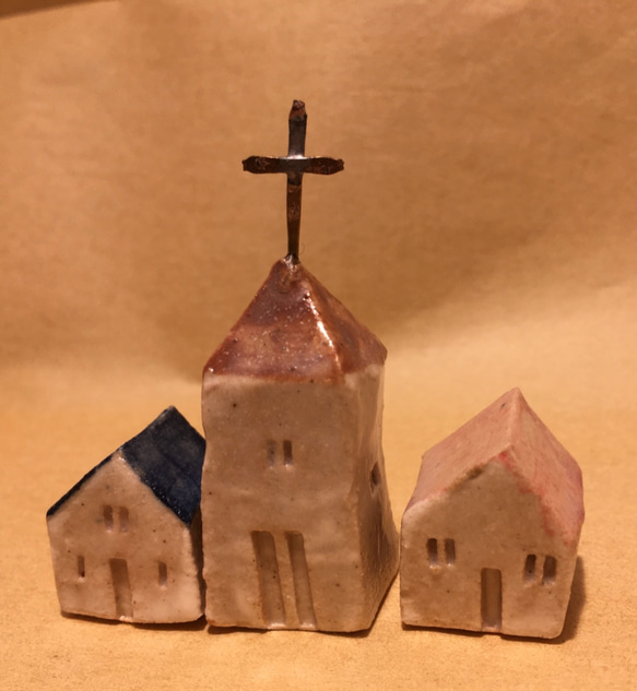 【小さな家シリーズ①】教会と小さな家　陶器　ミニチュア　教会　クリスマス　森 5枚目の画像