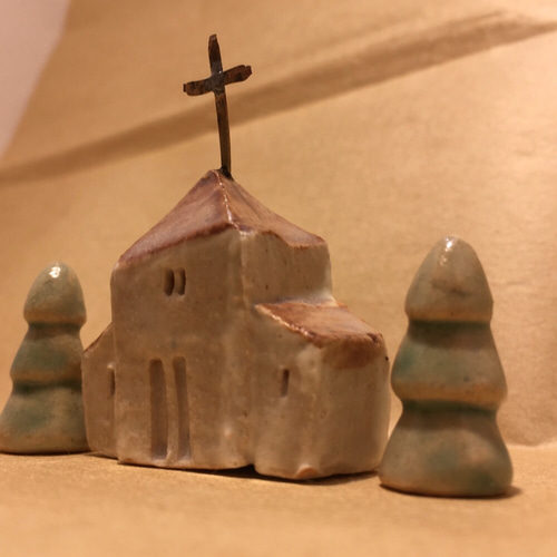 ゴーハウス　陶器製教会ミニチュア置物 小さな家シリーズ②】森の中の教会 陶器 ミニチュア 教会 クリスマス