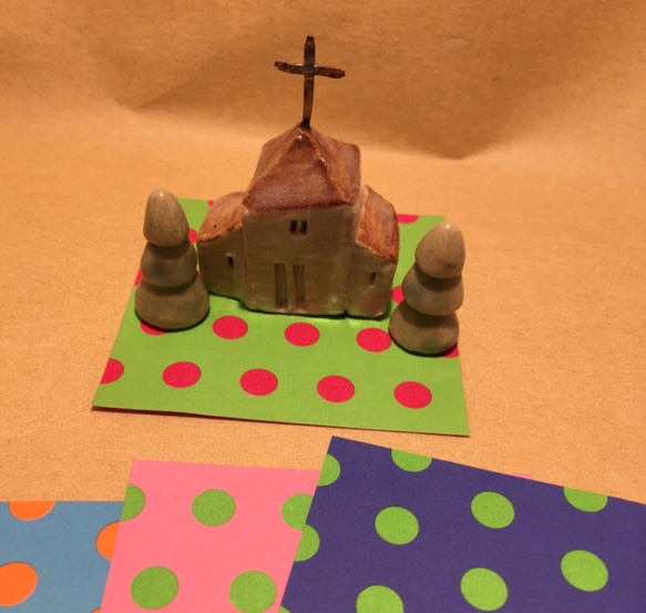 【小さな家シリーズ②】森の中の教会　陶器　ミニチュア　教会　クリスマス　森 6枚目の画像