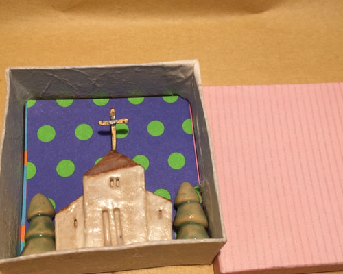 ゴーハウス　陶器製教会ミニチュア置物 小さな家シリーズ②】森の中の教会 陶器 ミニチュア 教会 クリスマス