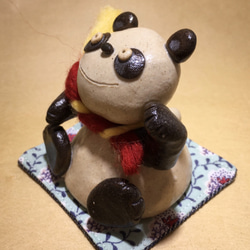 【福招きシリーズ①】招きパンダ(大熊猫）の置物　陶器　招き猫　 2枚目の画像