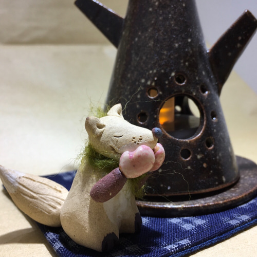 キツネ お香立て ランタン 陶器 きつね 狐 小狐 手袋 キャンドル