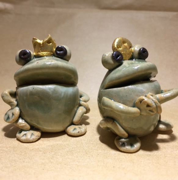 カエルの王様　アンティーク 王様カエル 置物 オブジェ 蛙 クラウン 王冠 フロッグ 飾り