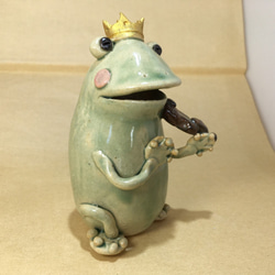カエルの王様バイオリンを弾く　　陶器　蛙　かえる　カエル　バイオリン 5枚目の画像