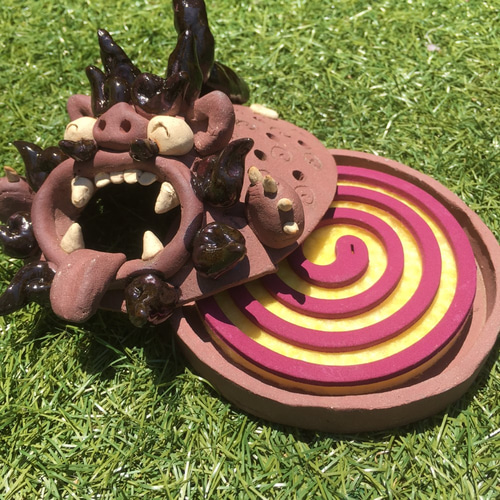 再販完成】笑顔がかわいいシーサーの蚊遣り 蚊取り線香立て 蚊取り線香