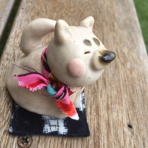 黒白の犬の陶器置物、陶芸家、森、作品 鈴木 治 卯置物 | 銀座 黒田陶苑