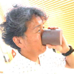 受注制作【ユニバーサルデザイン】どこでもカフェタイム♪　マグカップ　こぼれにくい　持ちやすい 6枚目の画像