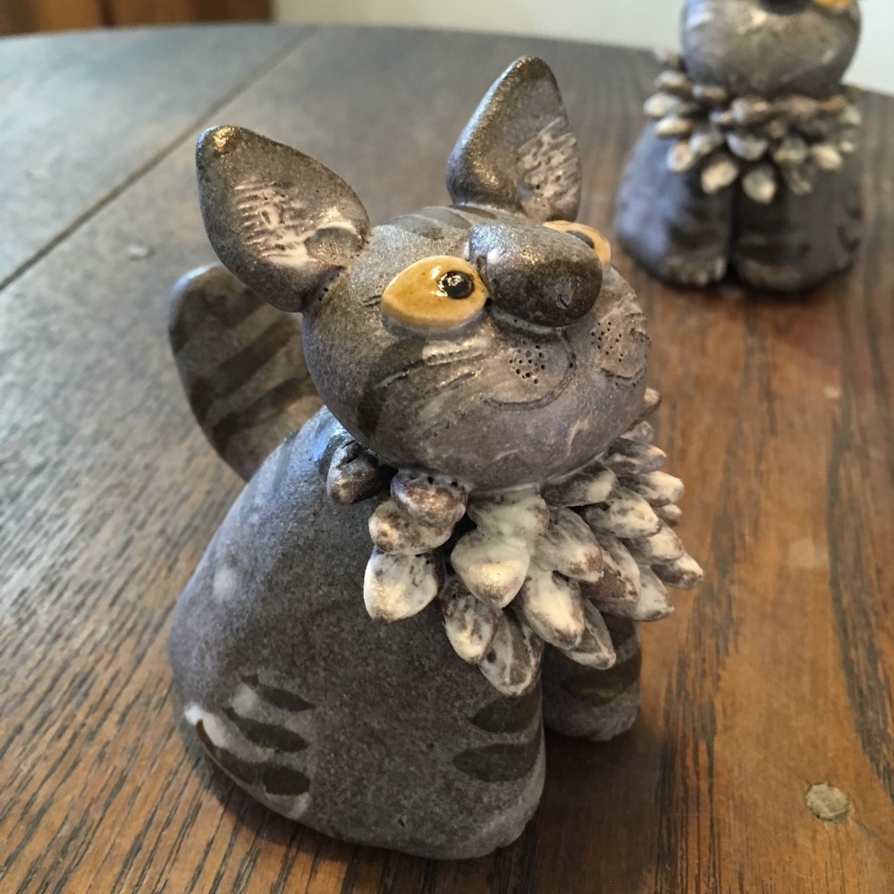 【残り1点】メインクーンの置き物　ネコ　ねこ　猫　陶器　王さま