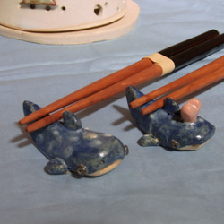 ジンベイザメの箸置き　陶器　サメ　鮫　ジョーズ　お箸　　　 1枚目の画像