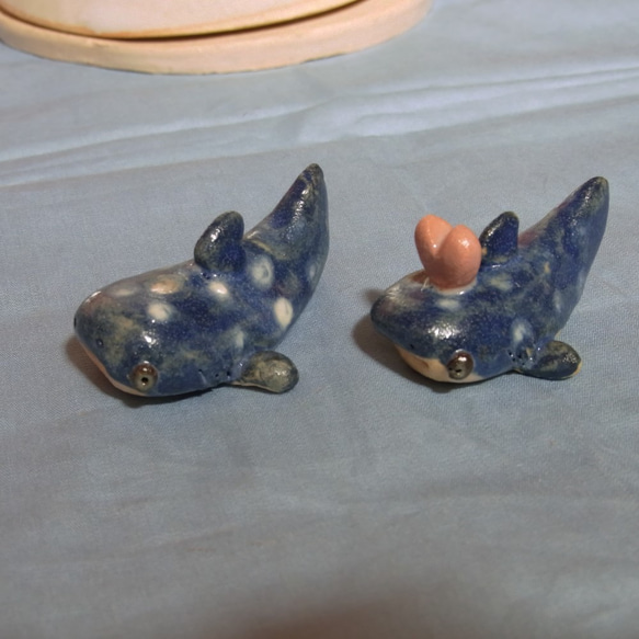 ジンベイザメの箸置き　陶器　サメ　鮫　ジョーズ　お箸　　　 2枚目の画像