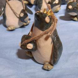 ニコニコ笑顔のペン吉さんと銀太くん  置き物　ペンギン　陶器　 3枚目の画像
