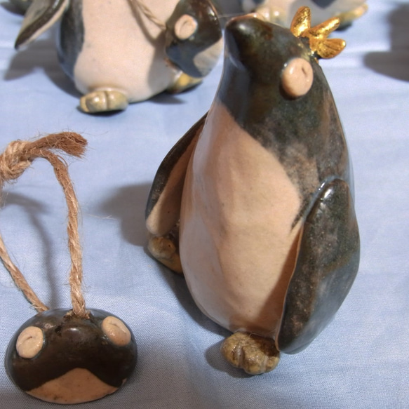 ニコニコ笑顔のペン吉さんと銀太くん  置き物　ペンギン　陶器　 7枚目の画像
